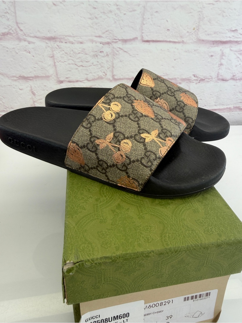 Gucci Berry Print Slide Sandals 39 Beige Monogram and Gold Cherry Accents